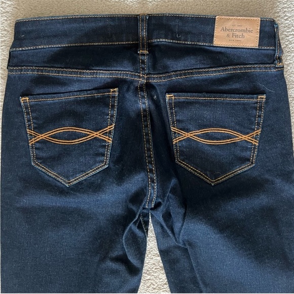 ABERCROMBIE & FITCH | Brand New Worn Once | Skinny Low Rise | Size 00/24 Short - Picture 3 of 5